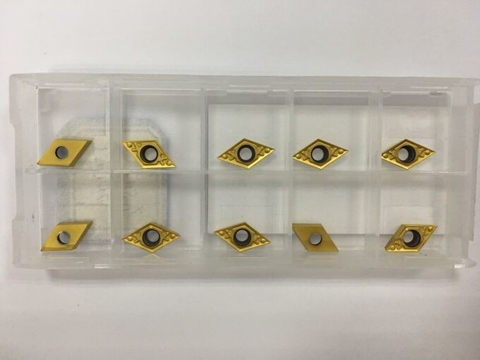 Herramientas de torneado por CNC Inserciones de torneado cermet de color dorado Resistencia a la oxidación DCMT07 DCMT11