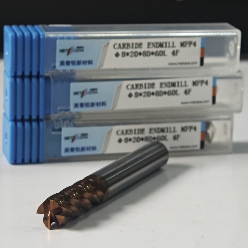 Mecanizado húmedo seco de carburo sólido 8 mm Universal 4 flautas Molino de extremo plano Φ8x20x8Dx60mm para cortar acero al carbono y acero de aleación baja en carbono