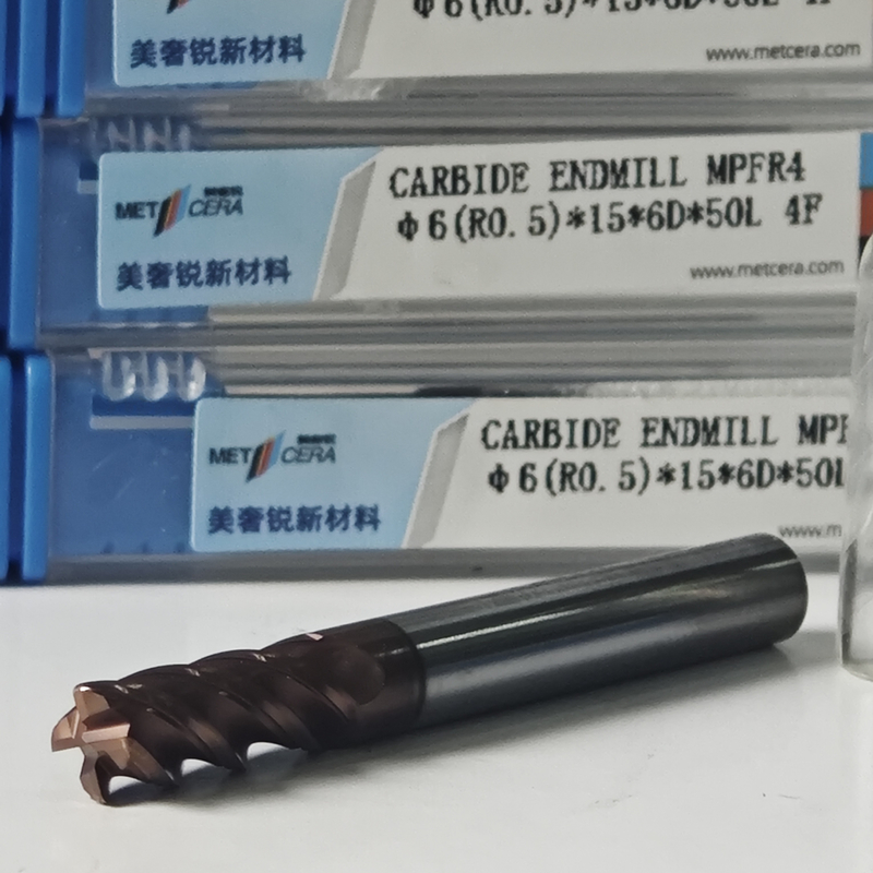 Molinos de corte de extremos universales de carburo sólido 4 flautas Molino de nariz redonda 6 mm Φ6 R0.5 X15x6Dx50 mm Para piezas de acero preendurecidas